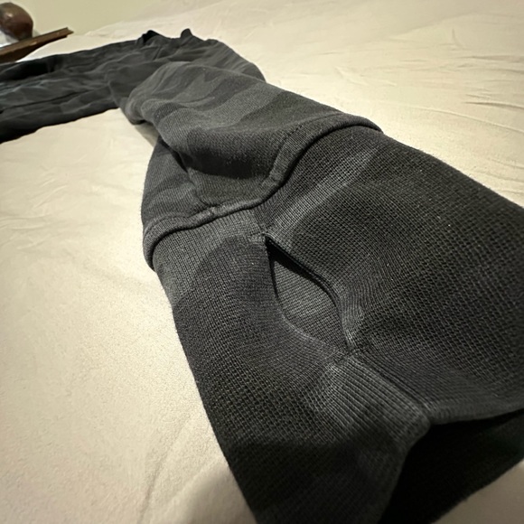 Lululemon camo Crew - Picture 2 of 3